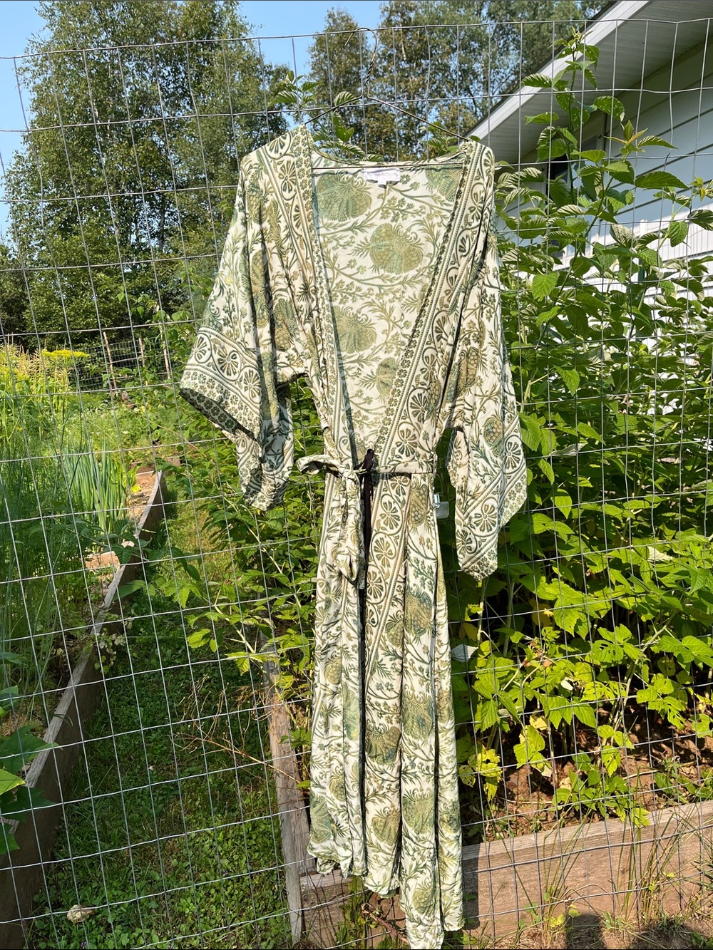 Flowy robe